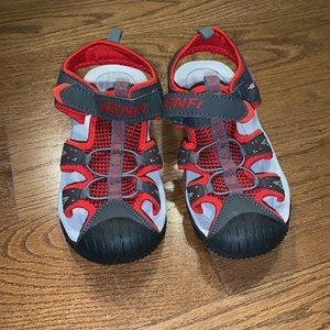 SENFI Boys Sport Sandal Summer Breathable Closed-toe Strap Walking Shoes